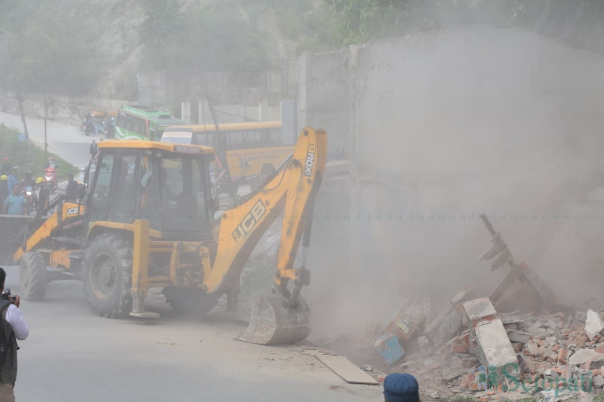 Tarakeshwar-Municipality-Demolition-07.jpg