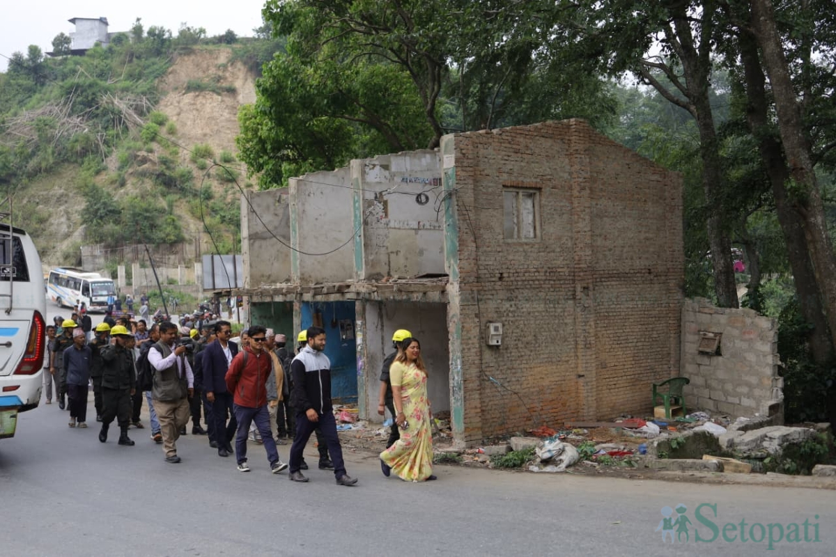 Tarakeshwar-Municipality-Demolition-08.jpg