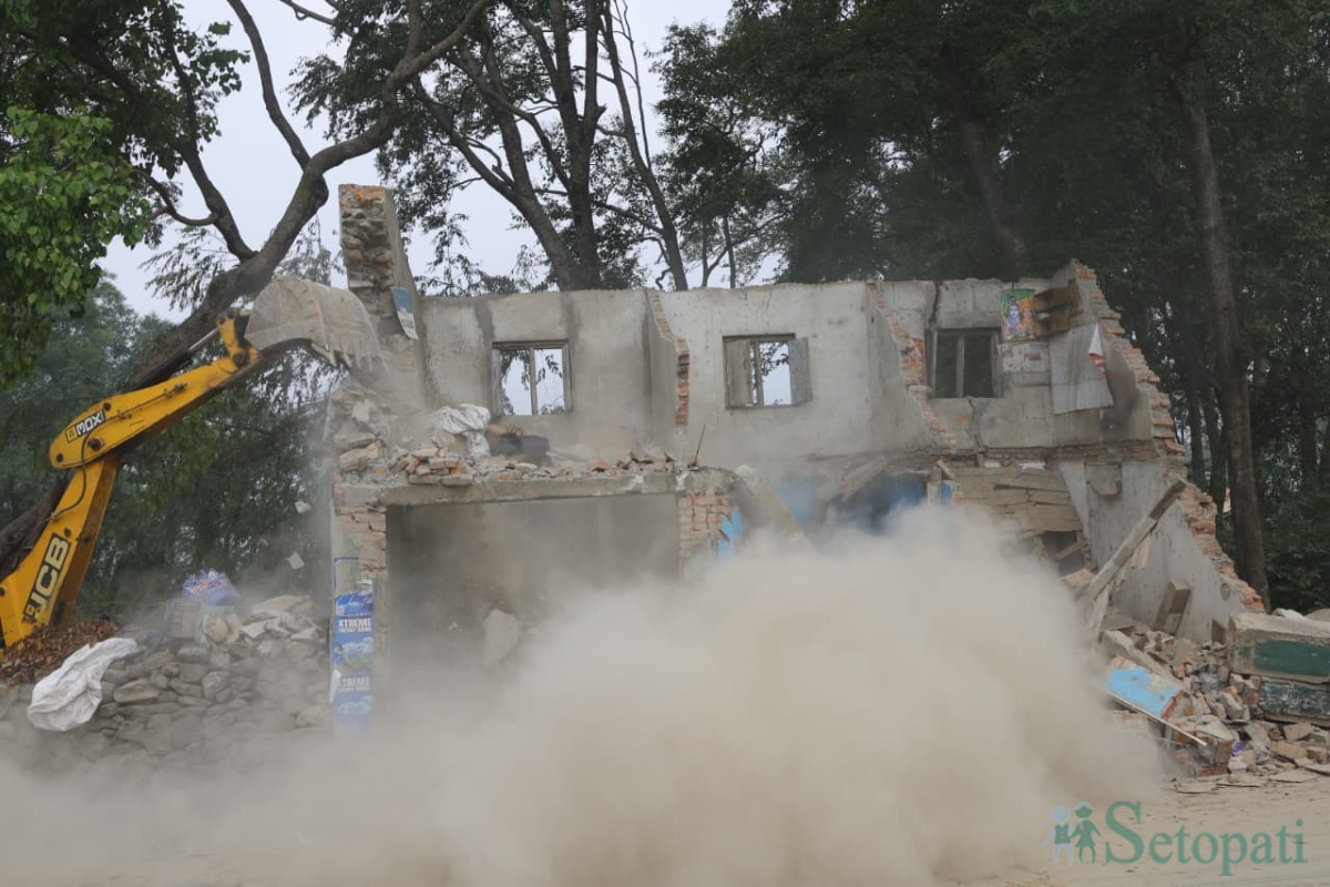Tarakeshwar-Municipality-Demolition-09.jpg