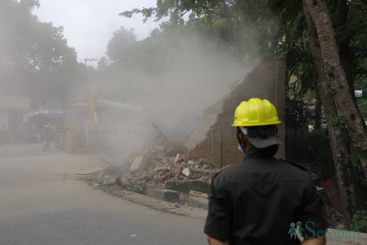 Tarakeshwar-Municipality-Demolition-10.jpg