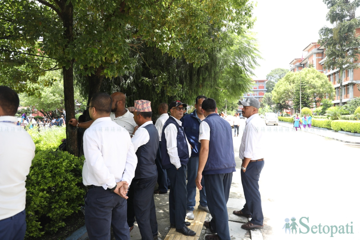 Temporary-Contract-Employees-Protest-03.jpg