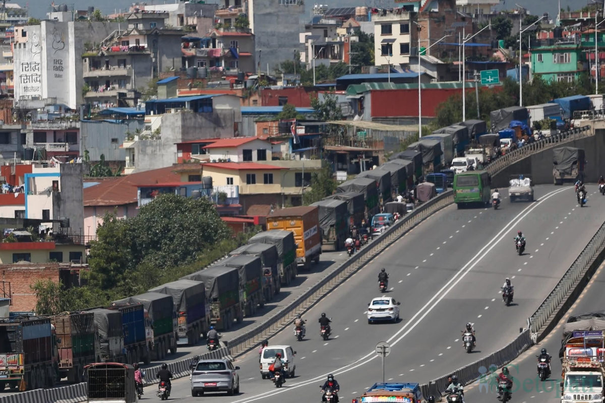 Vehicles-Leave-Kathmandu-01.jpg