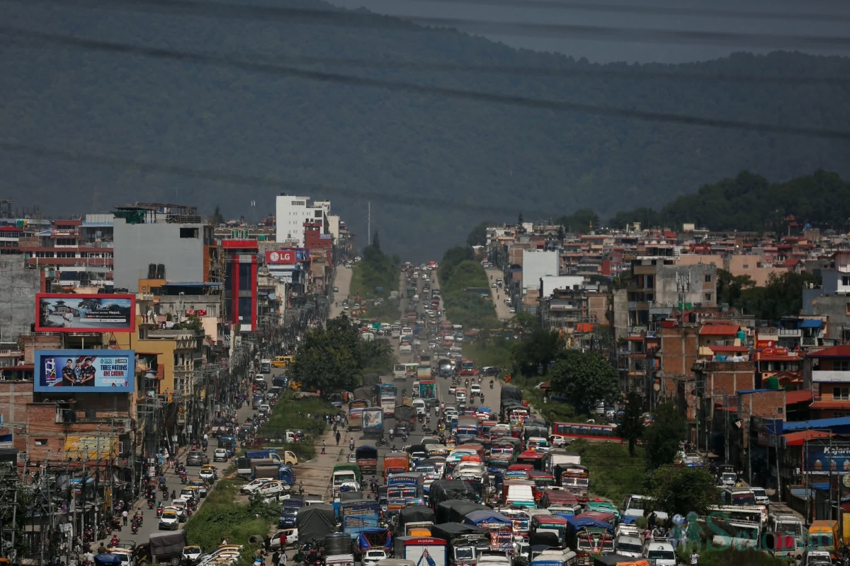 Vehicles-Leave-Kathmandu-02.jpg