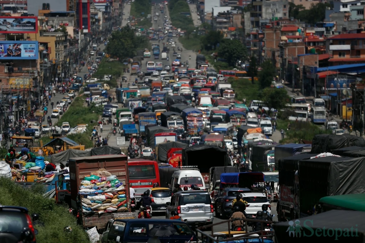 Vehicles-Leave-Kathmandu-03.jpg