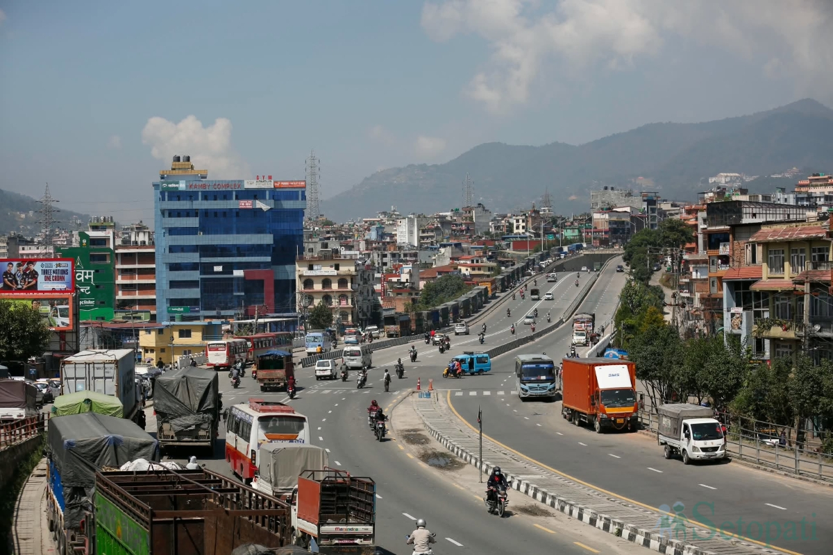 Vehicles-Leave-Kathmandu-04.jpg