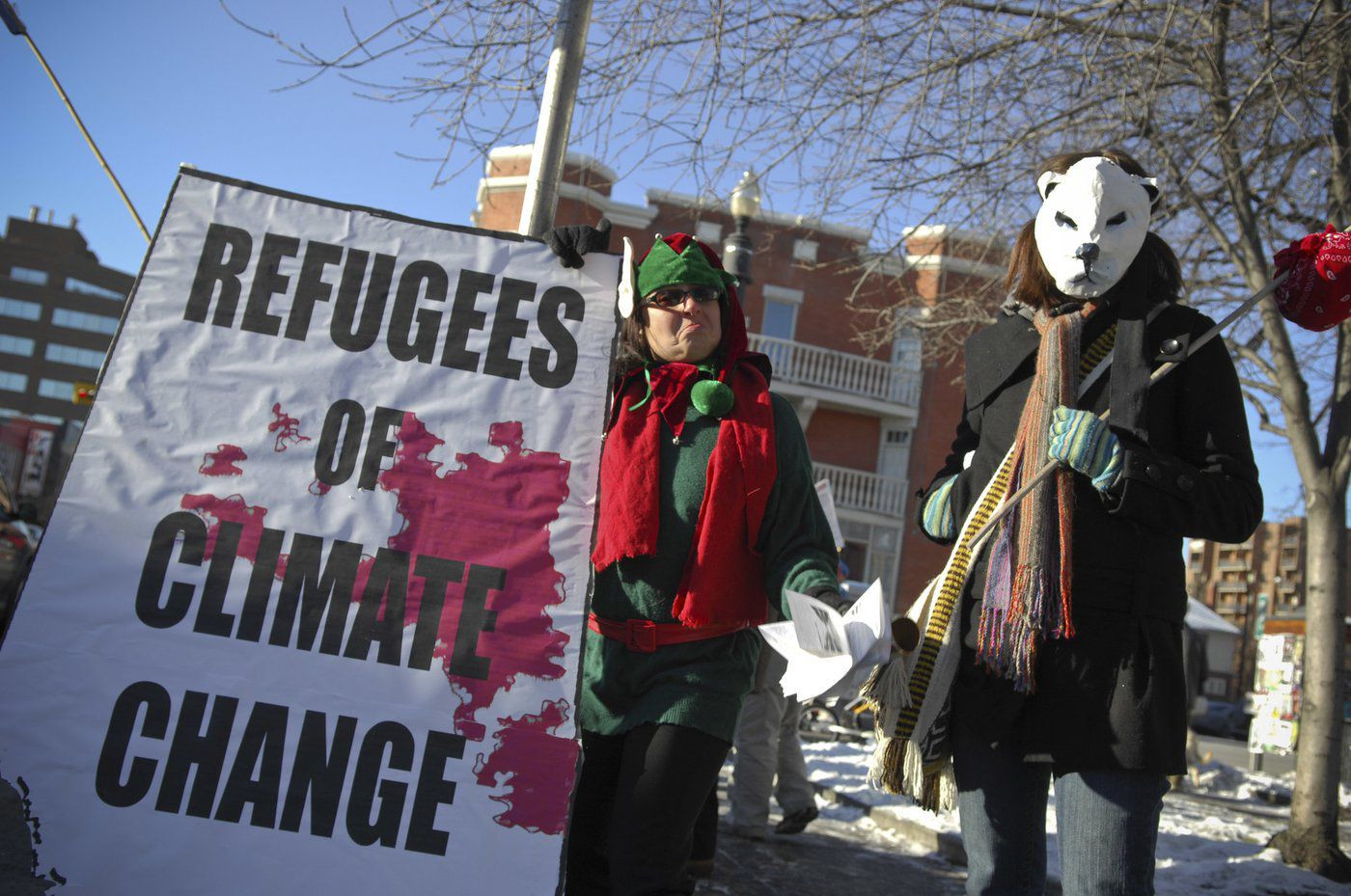 Are polar bears climate refugees? (Tavis Ford/Flickr)