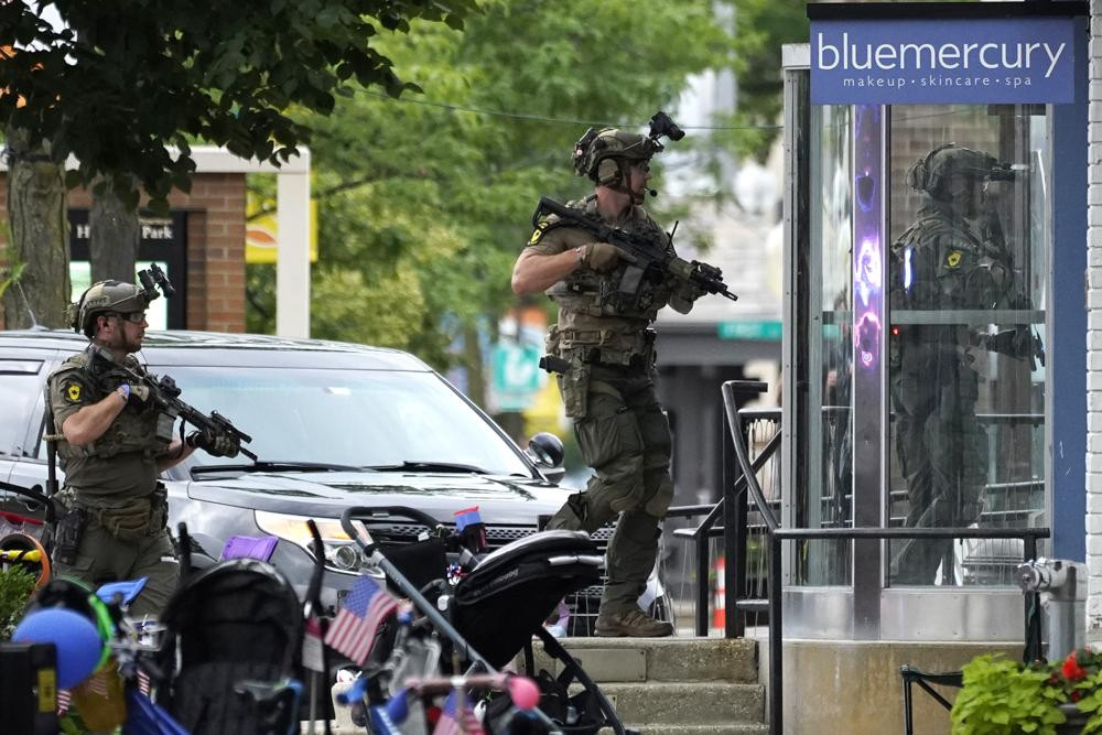 Law enforcement conduct a search after a mass shooting at the Highland Park Fourth of July parade in downtown Highland Park, Ill., a Chicago suburb on Monday, July 4, 2022. AP/RSS Photo