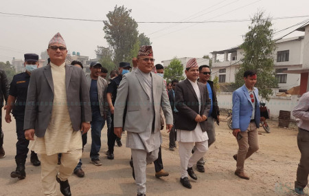 The three ministers return after submitting resignation.