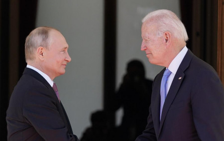 File Photo of Putin (l) and Biden