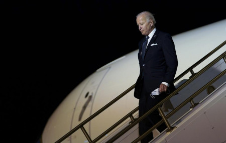 US President Joe Biden walks down the steps of Air Force One at Dover Air Force Base, Del., Thursday, June 2, 2022, as he heads to Rehobeth Beach, Delaware, for the weekend.