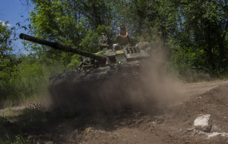 Ukrainian servicemen maneuver a tank near the frontline in Donetsk region, eastern Ukraine, Monday, June 6, 2022.