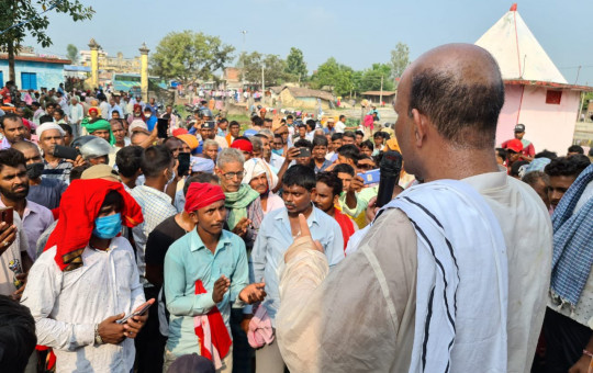 NC lawmaker Amresh Kumar Singh addressing the crowd.