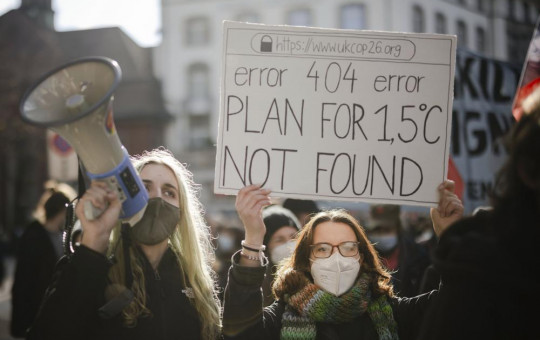eople attend a Climate Strike demonstration in Zurich, Switzerland, Nov. 6, 2021.