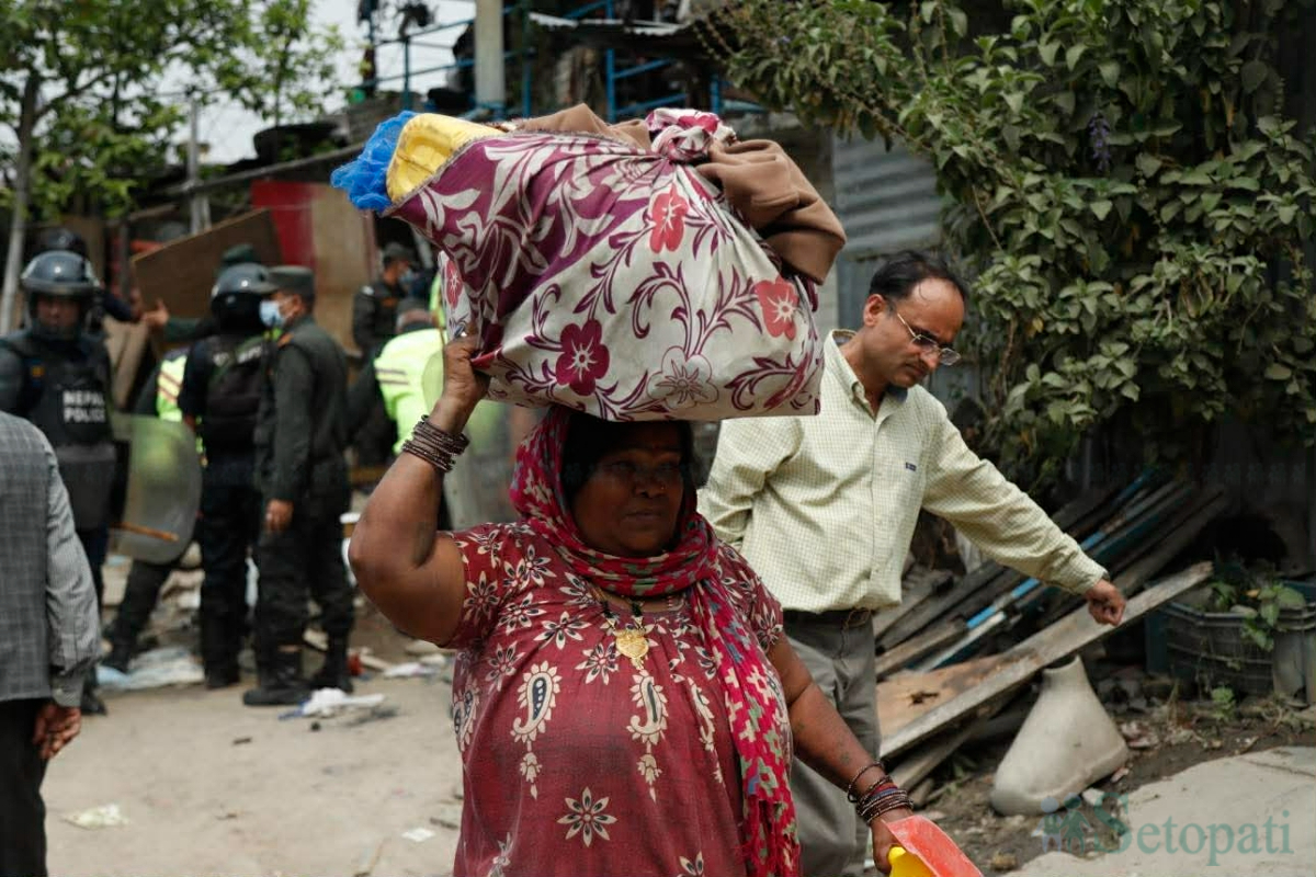 219 families from demolished squatter settlements arrive at Dasharath Stadium by Sunday noon