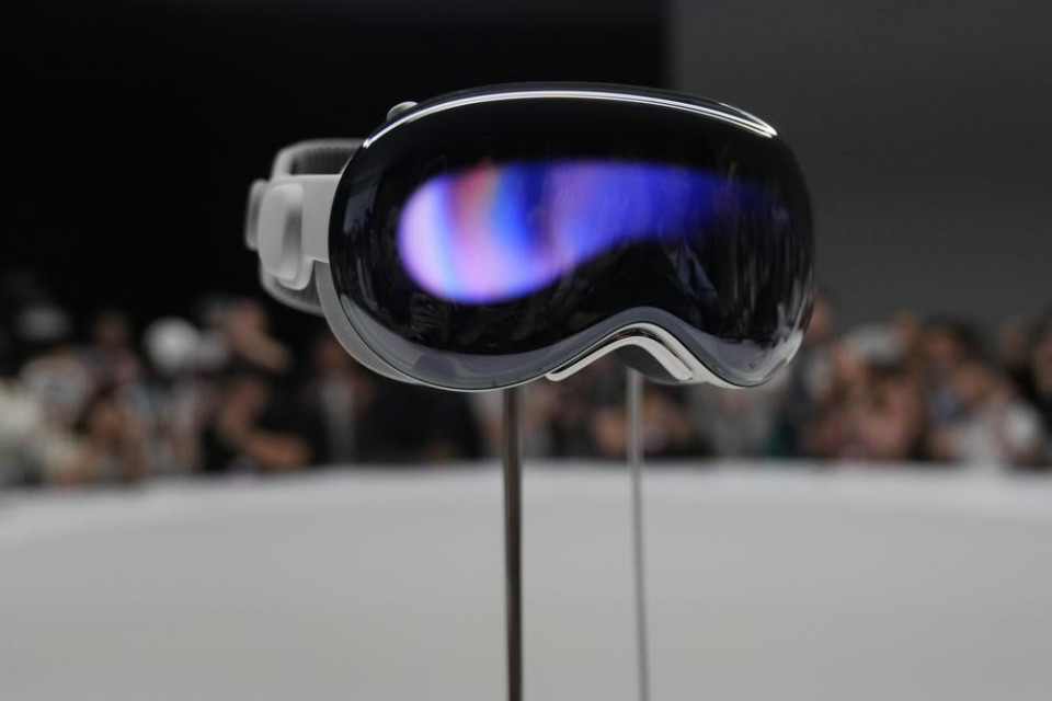 The Apple Vision Pro headset is displayed in a showroom on the Apple campus in Cupertino, Calif., at the company's annual developers conference, Monday, June 5, 2023.  AP/RSS Photo