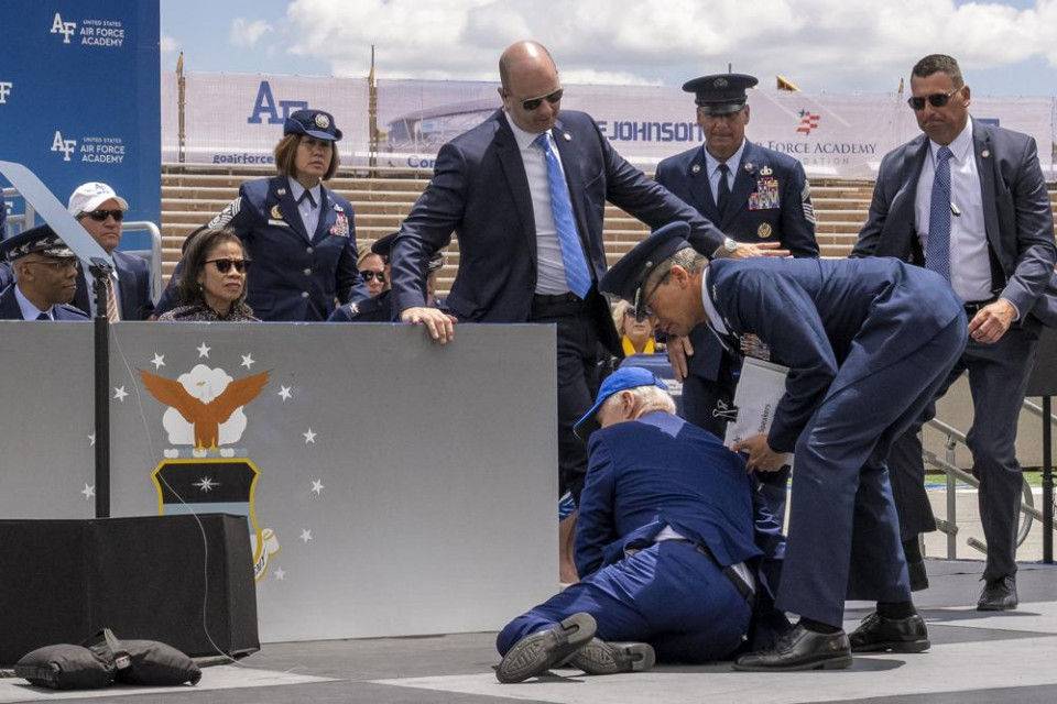 US President Joe Biden falls on stage during the 2023 United States Air Force Academy Graduation Ceremony at Falcon Stadium, Thursday, June 1, 2023, at the United States Air Force Academy in Colorado Springs, Colorado. AP/RSS Photo