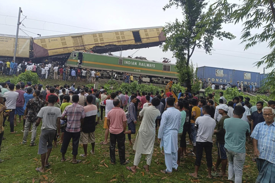 Onlookers watch as rescuers work after a cargo train rammed into Kanchanjunga Express, a passenger train, near New Jalpaiguri station, West Bengal state, India, Monday, June 17, 2024. (AP Photo)