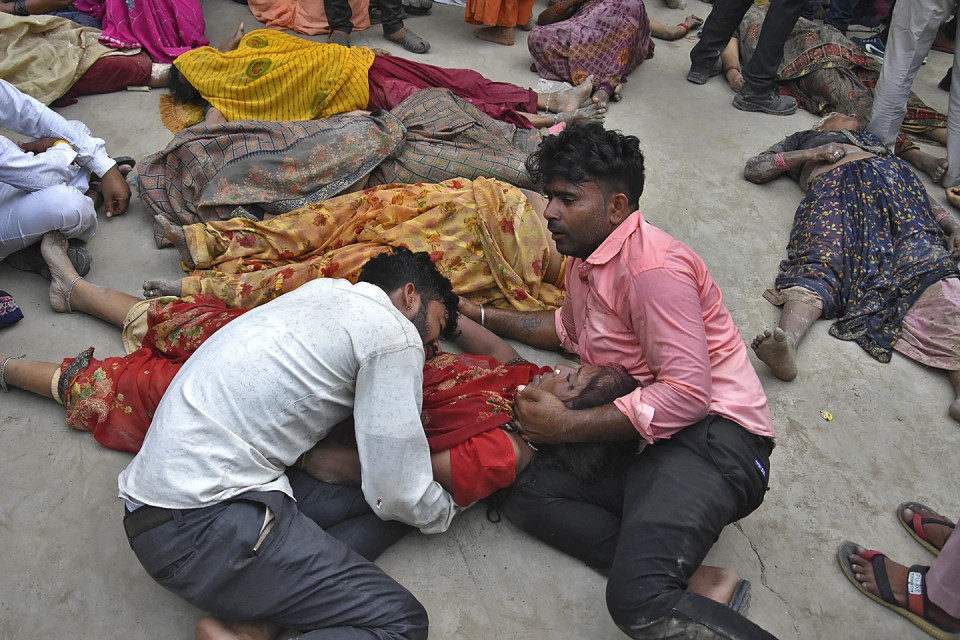 People mourn next to the bodies of their relatives outside the Sikandrarao hospital in Hathras district about 350 kilometers (217 miles) southwest of Lucknow, India, Tuesday, July 2, 2024.  AP/RSS Photo