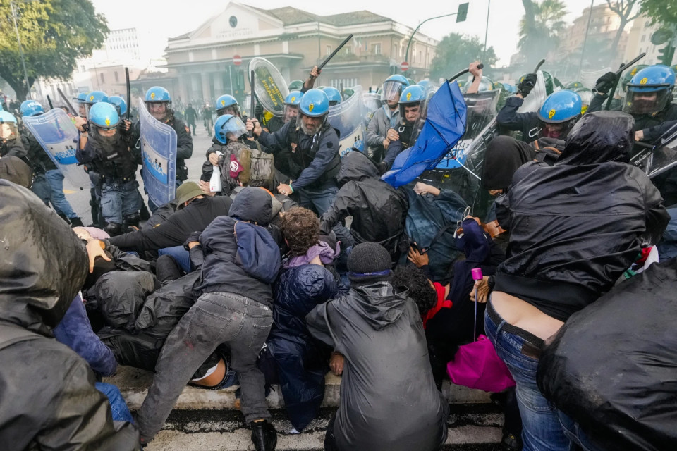 Pro-Palestine demonstrators clash with police in Rome. AP/RSS Photo