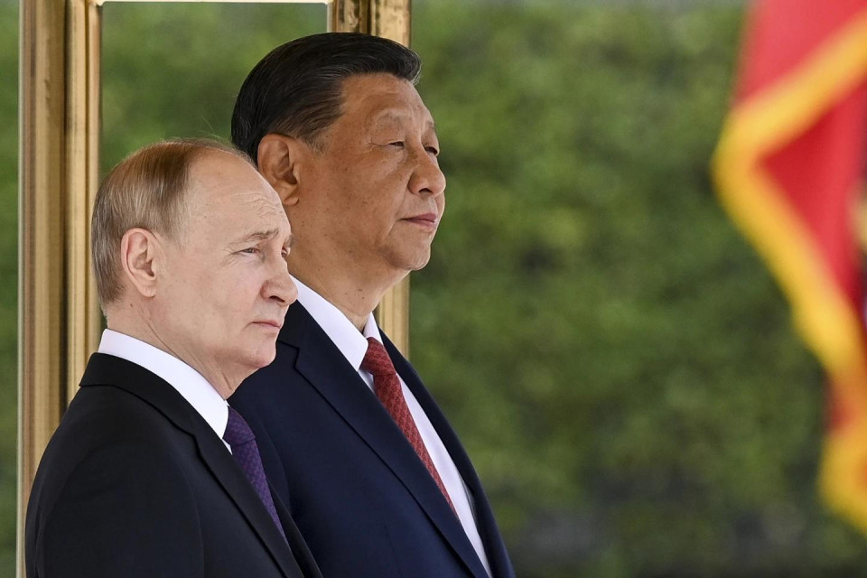 Chinese President Xi Jinping, right, and Russian President Vladimir Putin attend an official welcome ceremony in Beijing, China, on Thursday, May 16, 2024. (AP)