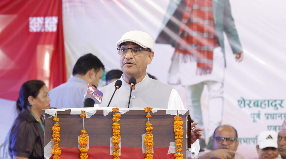Leader Ramesh Lekhak responds to questions regarding the report presented by him. (Photo: RSS)