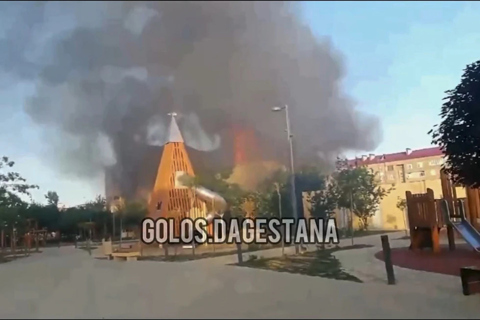 This photo taken from video released by Golos Dagestana shows smoke rises following an attack in Makhachkala, republic of Dagestan, Russia, Sunday, June 23, 2024. Russian state news agency RIA Novosti says that armed militants attacked two Orthodox churches, a synagogue and a traffic police post in Russia’s southern republic of Dagestan, killing a priest and six police officers.  AP/RSS Photo
