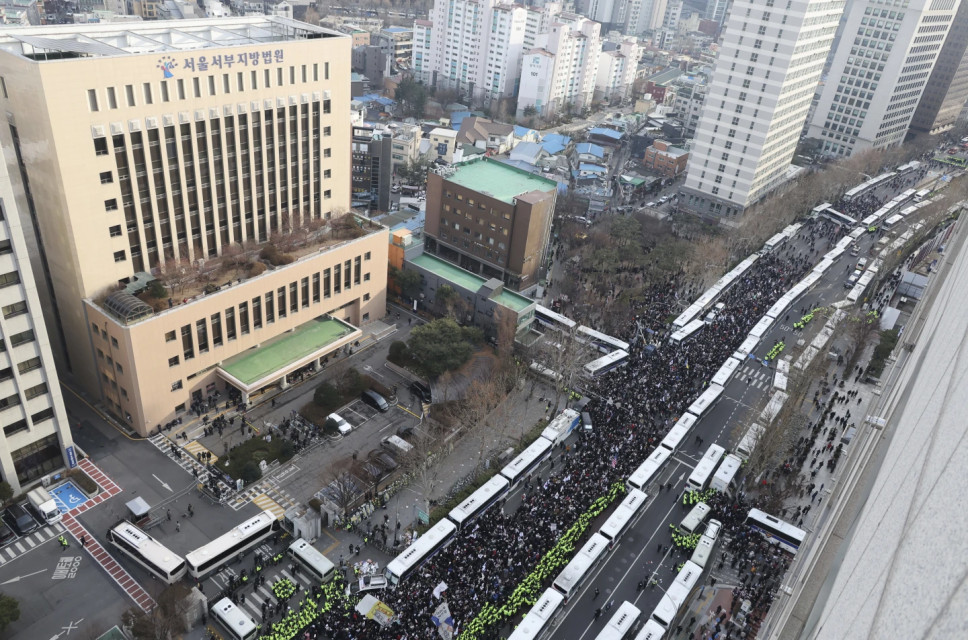 Supporters of Yoon protest in front of the court. AP/RSS Photo