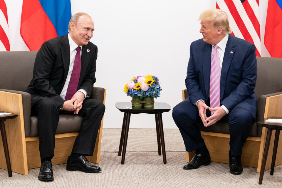 File photo of Putin (l) and Trump