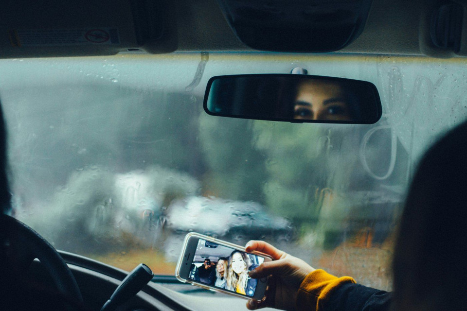 Using mobile phones while on the road is a significant risk factor when it comes to road safety. Using mobile phones while on the road is a significant risk factor when it comes to road safety. Image by Omar Lopez/Credits Unsplash License