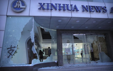Protesters attack on Hong Kong office of Xinhua