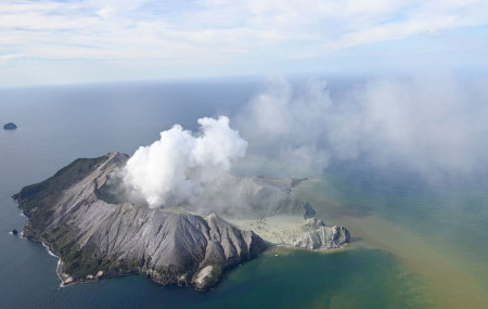 5 dead, many more missing after eruption of New Zealand volcano