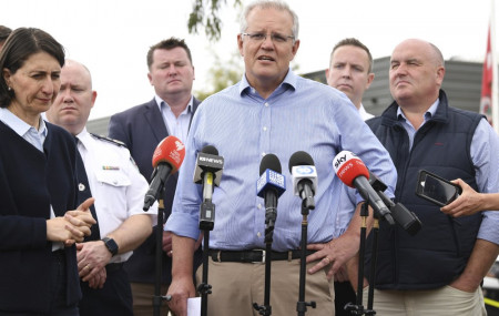 Australian PM apologizes for family vacation amid wildfires