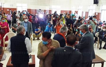 Deuba welcomes Sunil Thapa in NC