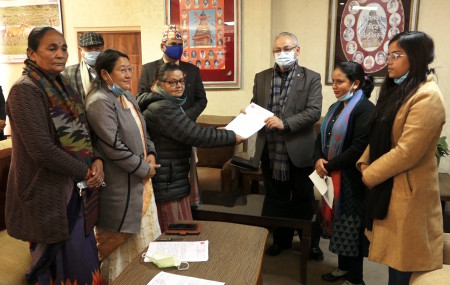 Women's association of Oli faction submits memorandum to Home Minister demanding Jhakri's arrest