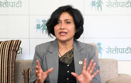 Komal Oli to sue Raghuji Pant over sexist and slanderous comments