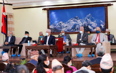 Oli discusses chances of no-confidence motion during UML meeting