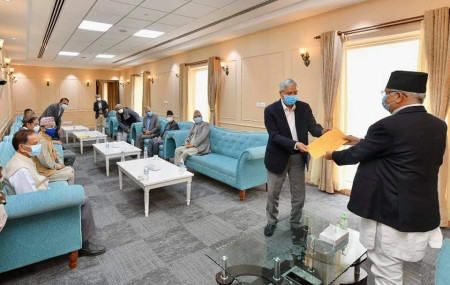 Deuba meets Oli and hands over letter to draw government's attention to pandemic