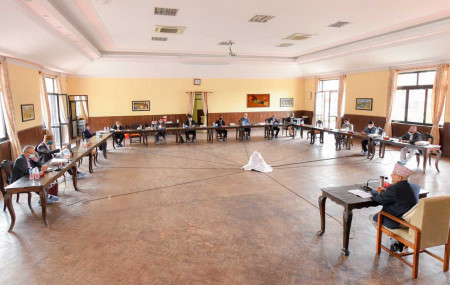 UML standing committee decides to try to maintain party unity