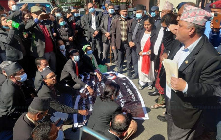 Lawyers clash with police inside SC premises, NBA general secretary injured