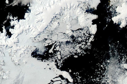 Previously landfast ice breaks away from the Antarctic Peninsula on 1 January 2024. Previously landfast ice breaks away from the Antarctic Peninsula on 1 January 2024. Credit: NASA Earth Observatory