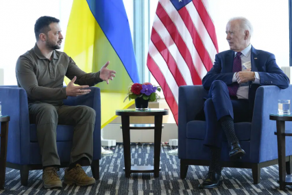 US President Joe Biden, right, meets with Ukrainian President Volodymyr Zelenskyy on the sidelines of the G7 Summit in Hiroshima, Japan, Sunday, May 21, 2023.  AP/RSS Photo