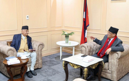 Oli (left) and PM Dahal during the meeting at Singha Durbar on Thursday. (Photo: PM Dahal's secretariat)