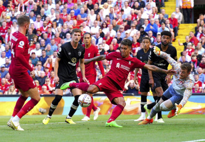Liverpool's Roberto Firmino, center, scores his side's seventh goal of the game during the English Premier League match between Liverpool and Bournemouth at Anfield stadium in Liverpool, England, Saturday Aug 27, 2022. (AP/RSS Photo)