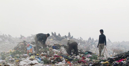 Informal workers risk health hazards to pick waste at Delhi's Ghazipur landfill. FacetsOfNonStickPans Credits Wikimedia Commons