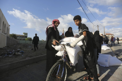 Palestinians transport flour distributed by the U.N. during the ongoing Israeli bombardment of the Gaza Strip in Rafah on Tuesday, Nov. 21, 2023. (AP/RSS Photo)