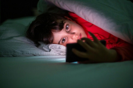 The type of light emitted by digital devices can lead to kids falling asleep later. Pexels: Kampus Production
