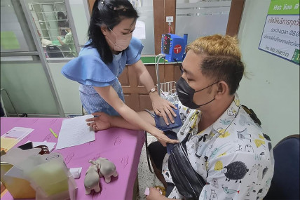 A resident donates blood at the local hospital for victims of an attack at a daycare center, Thursday, Oct 6, 2022, in the town of Nongbua Lamphu, north eastern Thailand. (AP/RSS Photo)