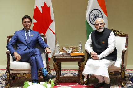 File Photo of Trudeau (l) and Modi