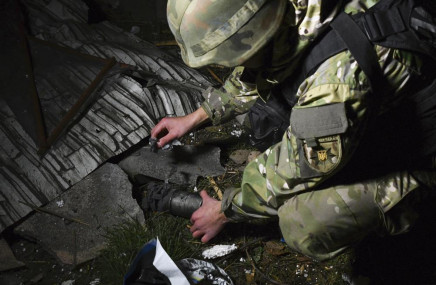 Ukrainian police investigator works at the site of the recent Russian shelling in Kramatorsk, Ukraine, Tuesday, Nov 8, 2022. (AP/RSS Photo)