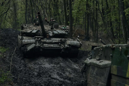 Ukrainian soldiers wave atop a passing tank on the frontline in Bakhmut, Donetsk region, Ukraine, Sunday, April 23, 2023. AP/RSS Photo